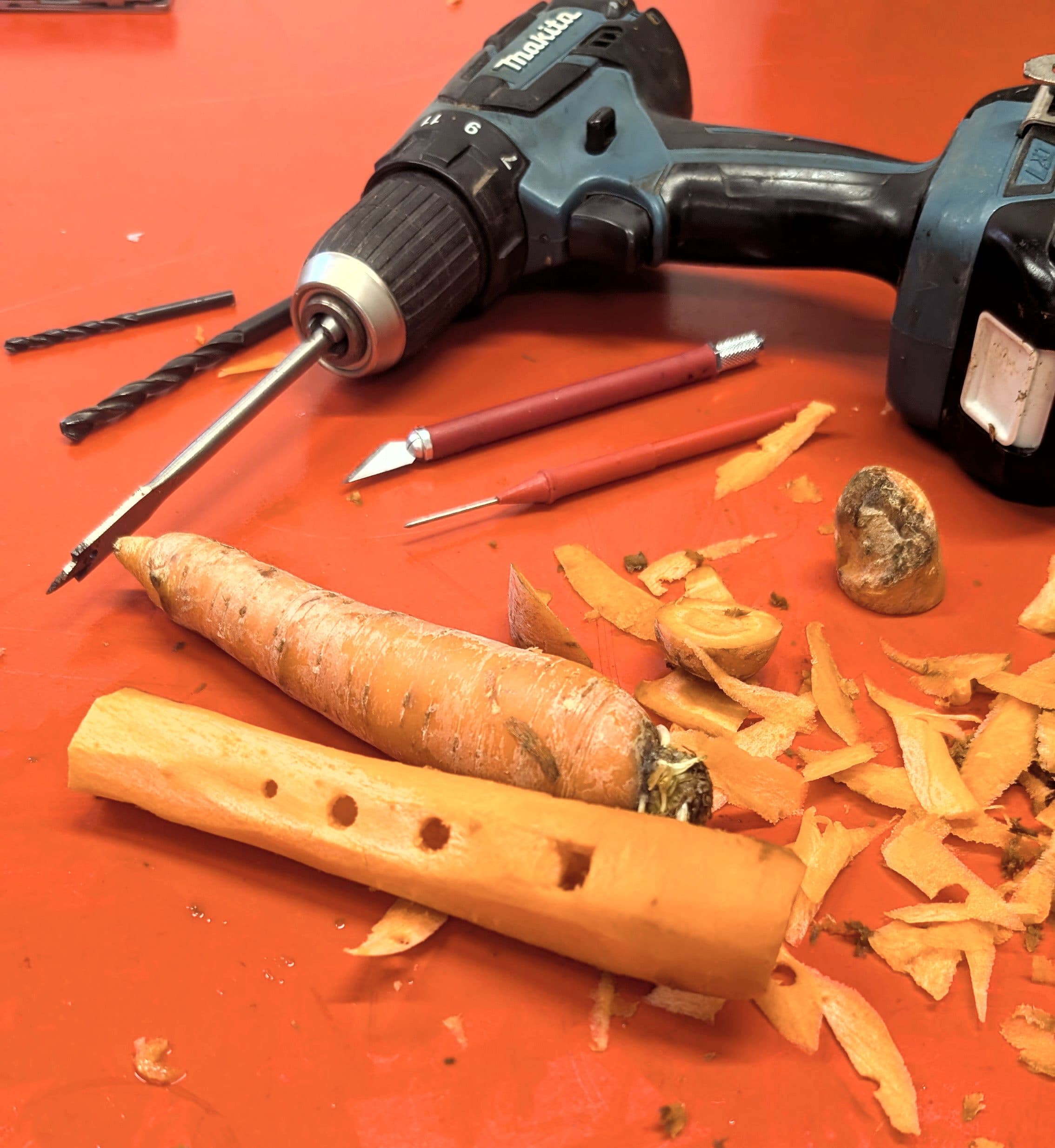 Familienworkshop im Museum „Töne zum Anfassen – Musikinstrumente erkunden, bauen und spielen“